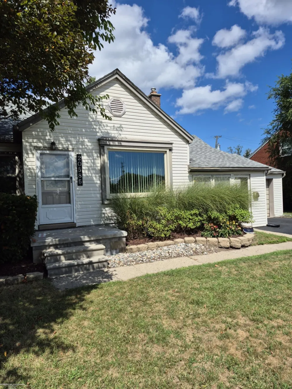 20585 Anita Road Harper Woods City, MI 48225