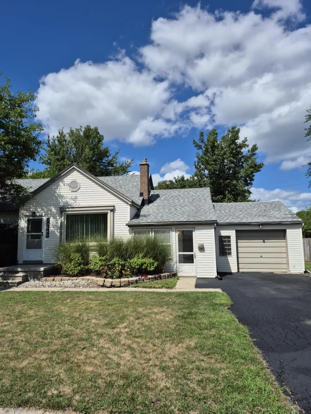 20585 Anita Road Harper Woods City, MI 48225