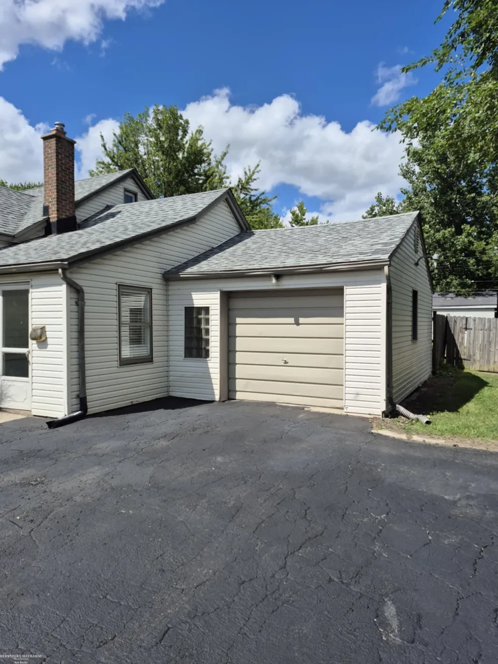 20585 Anita Road Harper Woods City, MI 48225