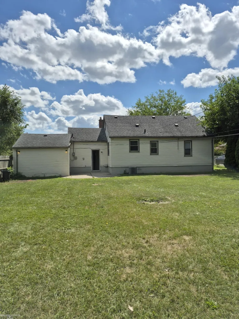 20585 Anita Road Harper Woods City, MI 48225
