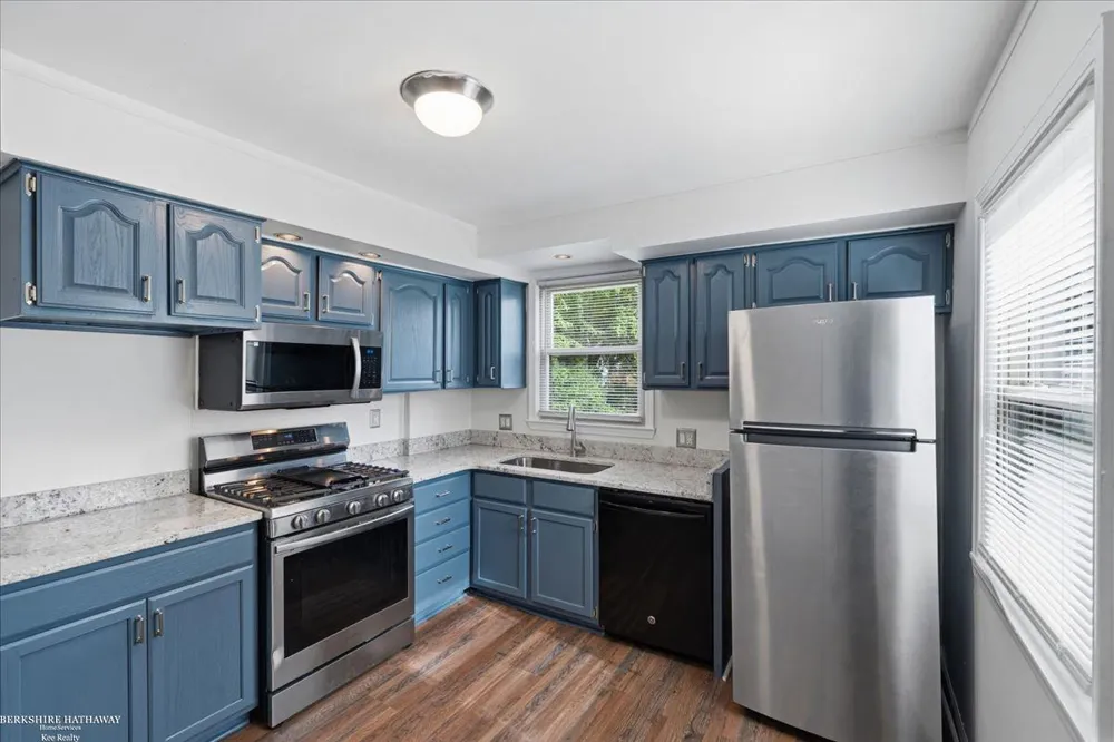 20585 Anita Road Harper Woods City, MI 48225