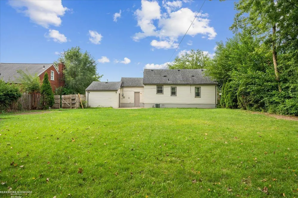 20585 Anita Road Harper Woods City, MI 48225