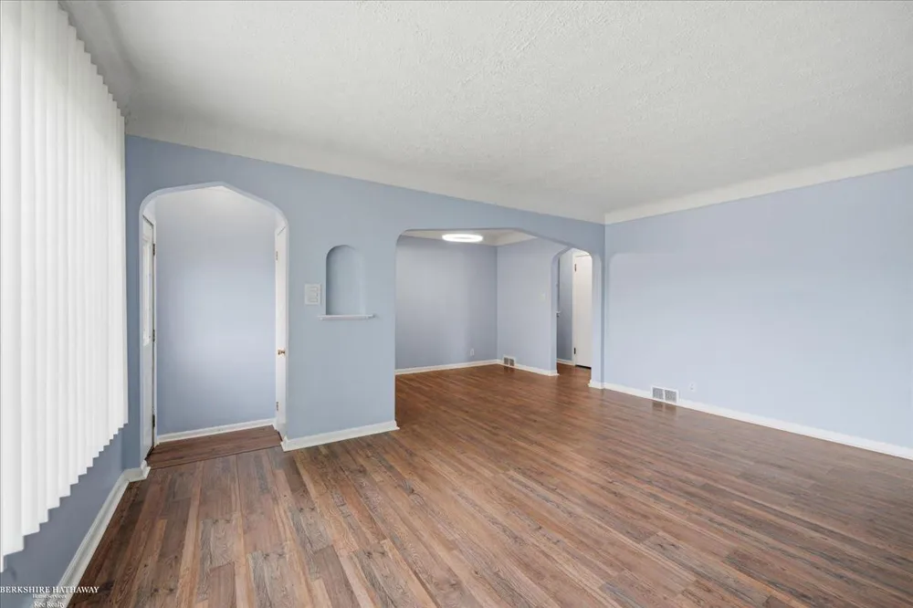 20585 Anita Road Harper Woods City, MI 48225