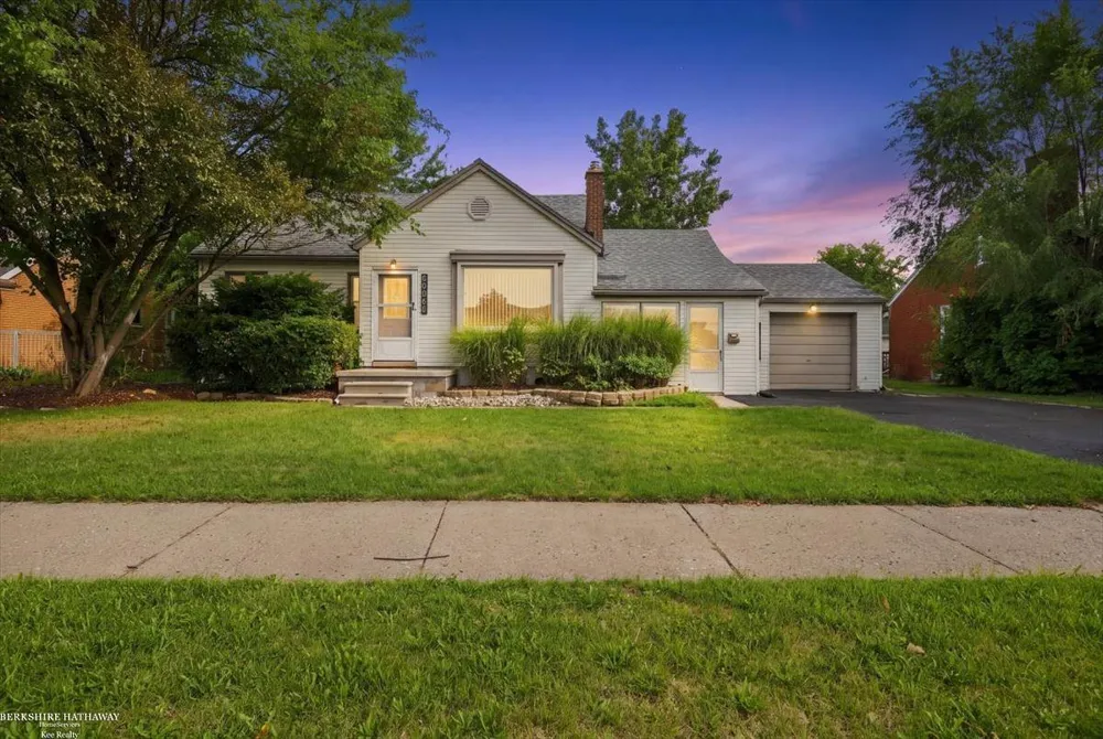 20585 Anita Road Harper Woods City, MI 48225