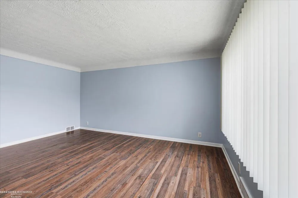 20585 Anita Road Harper Woods City, MI 48225