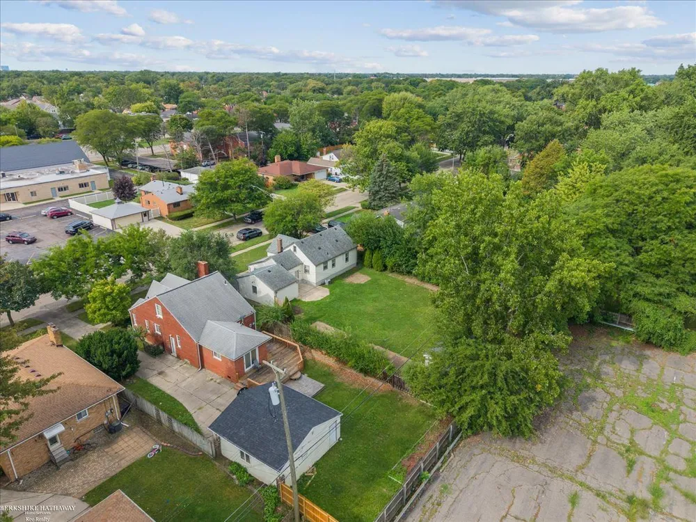 20585 Anita Road Harper Woods City, MI 48225