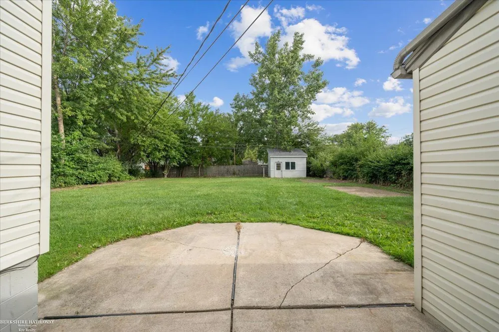 20585 Anita Road Harper Woods City, MI 48225