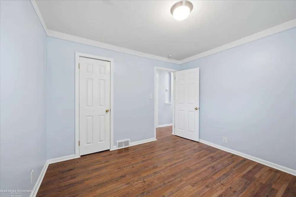 20585 Anita Road Harper Woods City, MI 48225