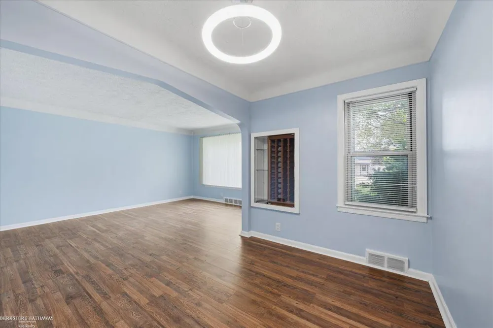 20585 Anita Road Harper Woods City, MI 48225