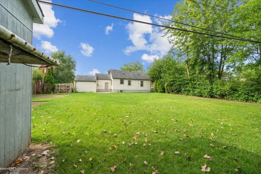 20585 Anita Road Harper Woods City, MI 48225