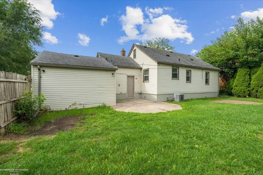 20585 Anita Road Harper Woods City, MI 48225