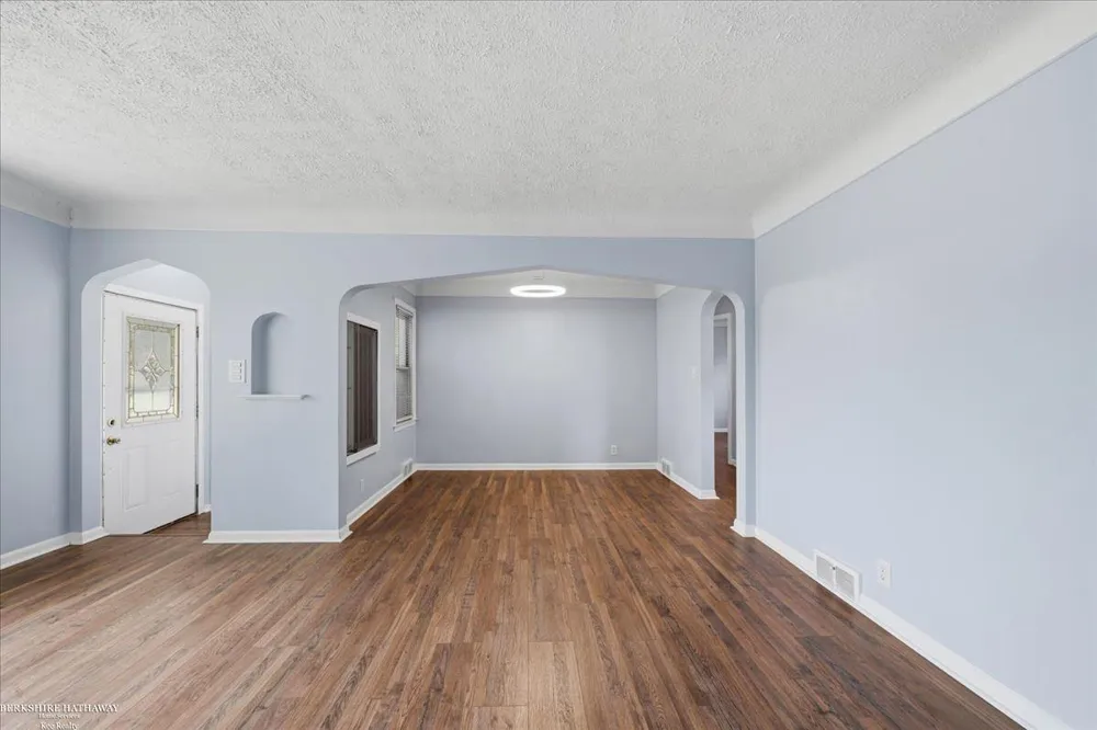 20585 Anita Road Harper Woods City, MI 48225