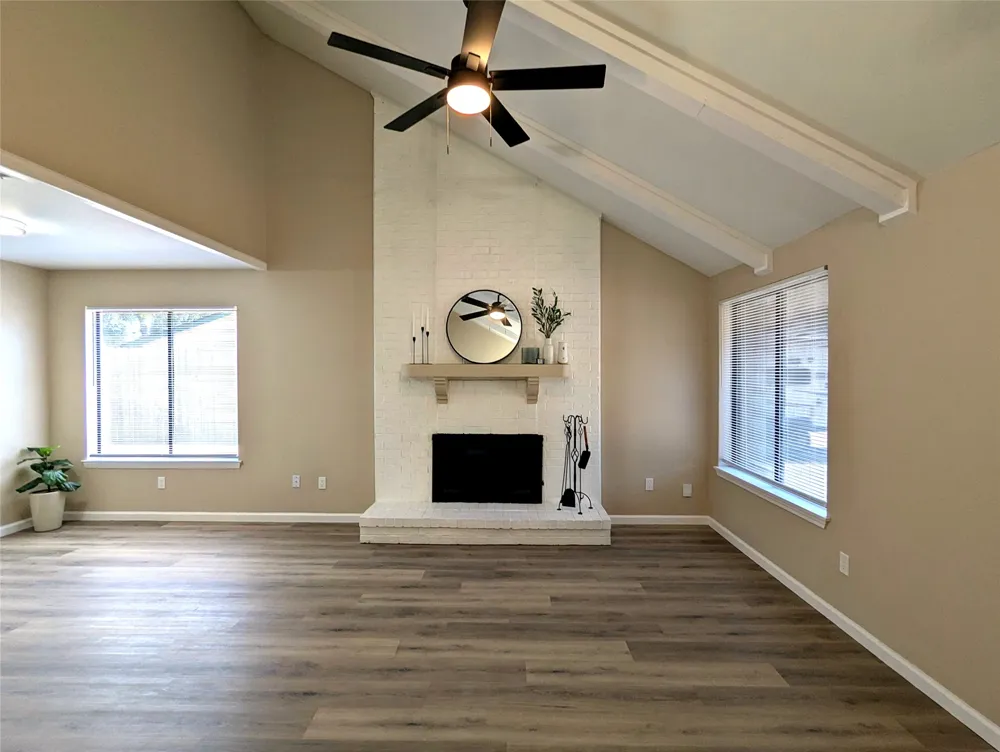 2916 Woodbridge Drive Bedford, TX 76021