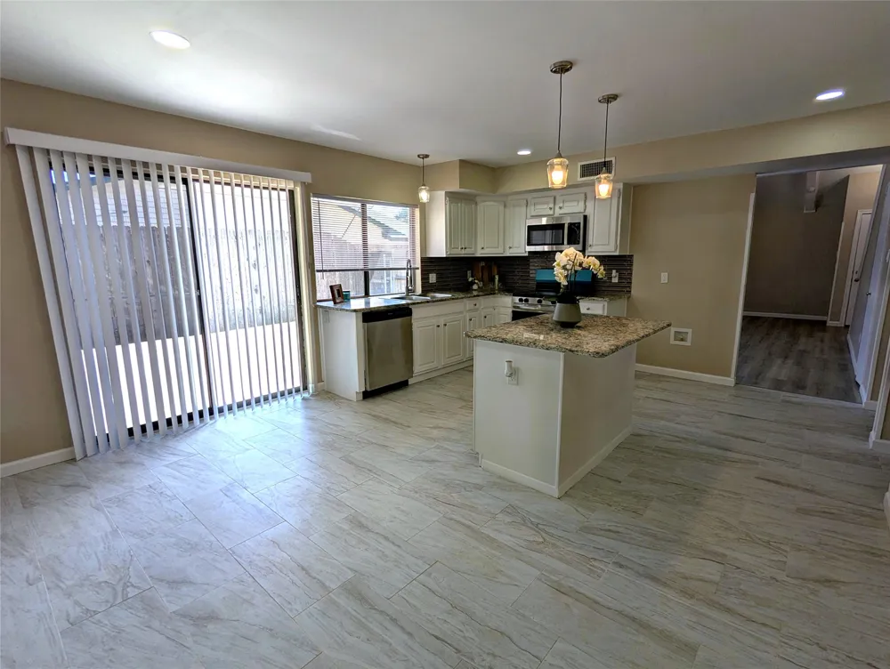2916 Woodbridge Drive Bedford, TX 76021