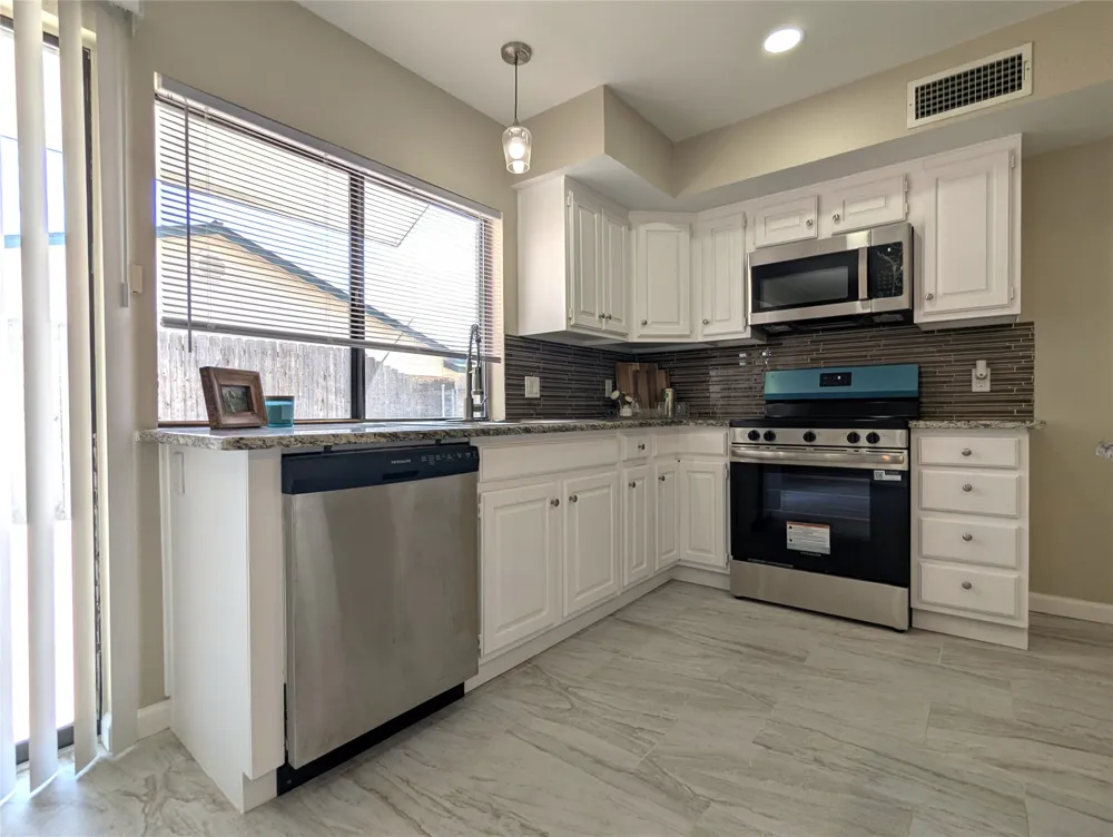 2916 Woodbridge Drive Bedford, TX 76021