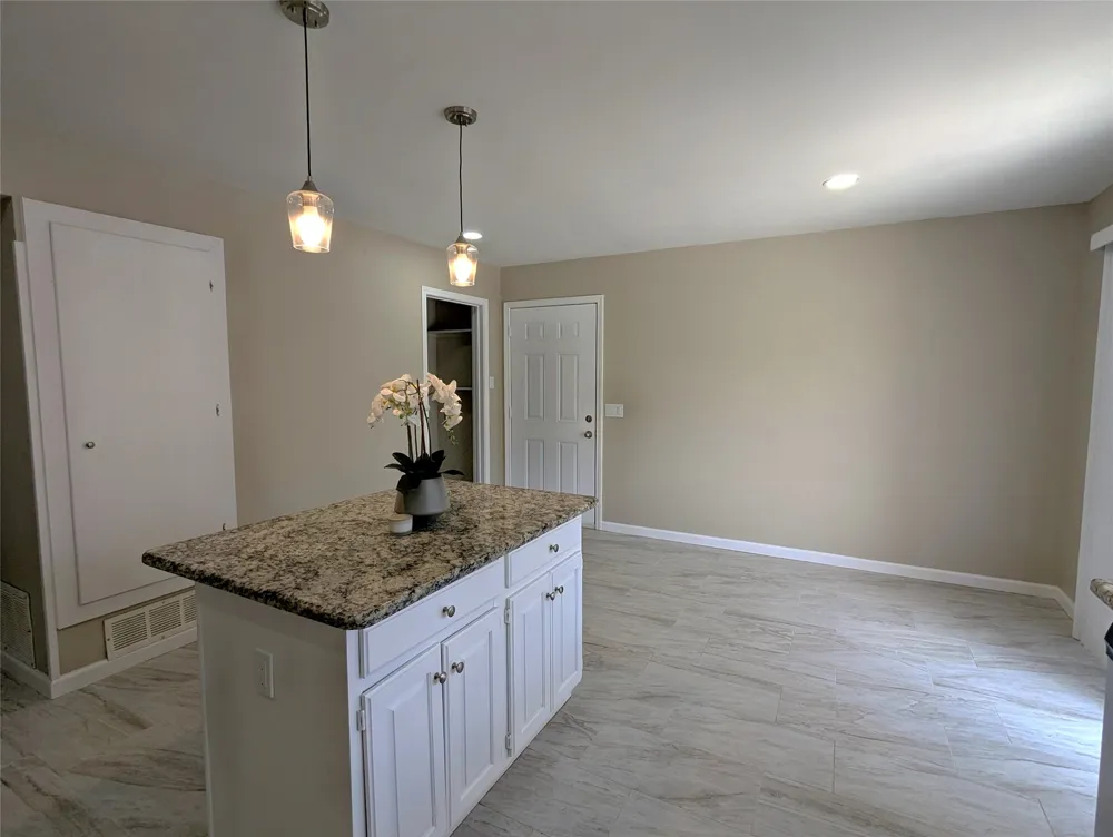 2916 Woodbridge Drive Bedford, TX 76021