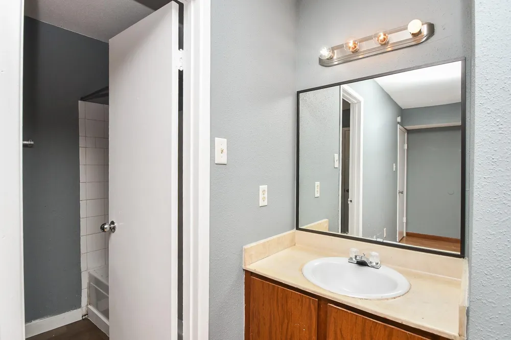8323 Wilcrest Drive #17008 Houston, TX 77072