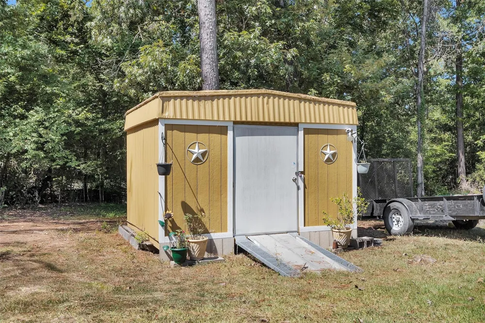 2075 Mangum Road Livingston, TX 77351