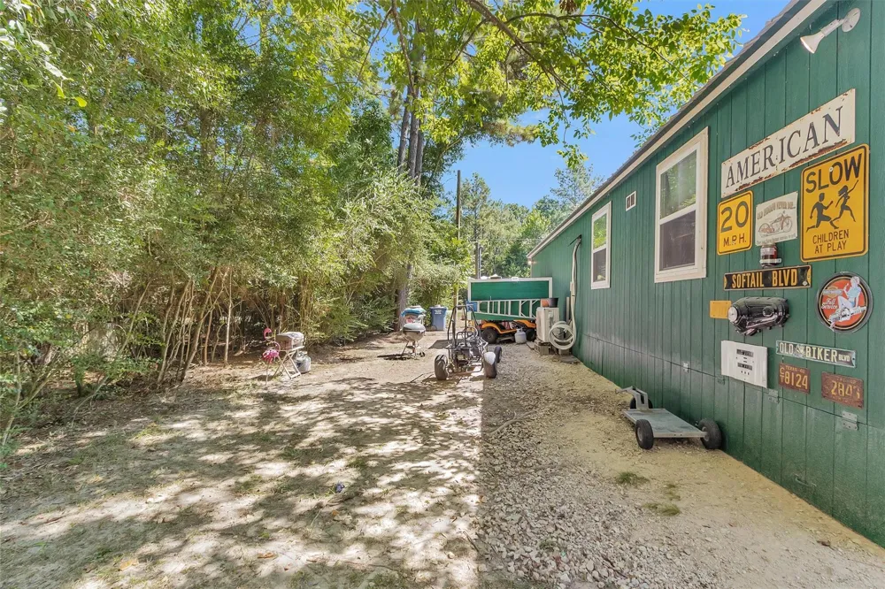 2075 Mangum Road Livingston, TX 77351