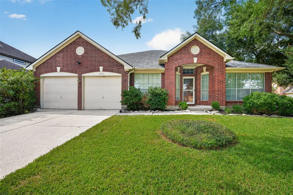 4802 Widerop Lane Friendswood, TX 77546