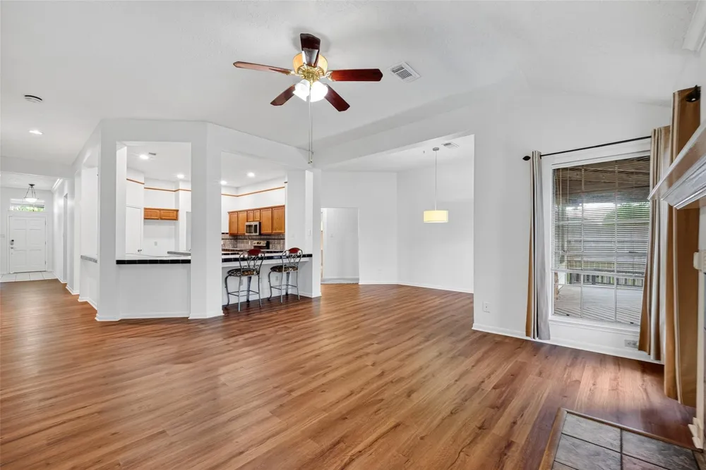 4802 Widerop Lane Friendswood, TX 77546