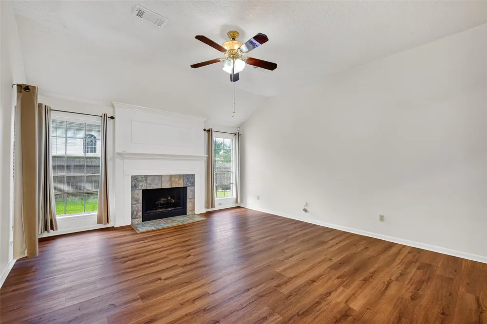 4802 Widerop Lane Friendswood, TX 77546