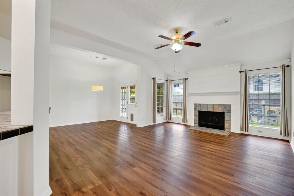 4802 Widerop Lane Friendswood, TX 77546