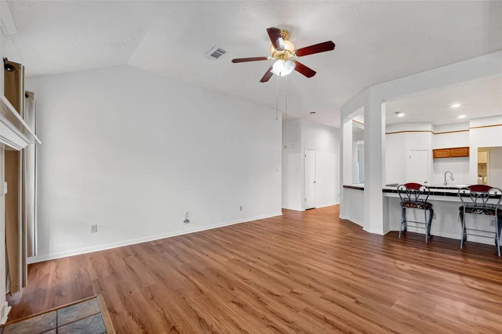 4802 Widerop Lane Friendswood, TX 77546