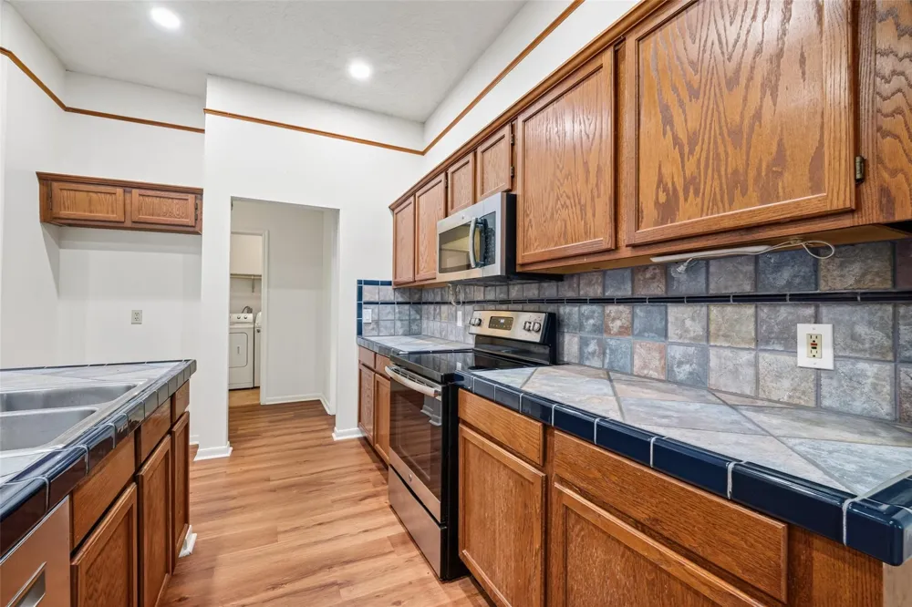 4802 Widerop Lane Friendswood, TX 77546