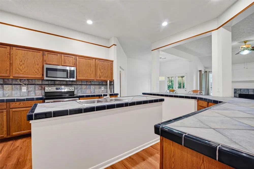 4802 Widerop Lane Friendswood, TX 77546