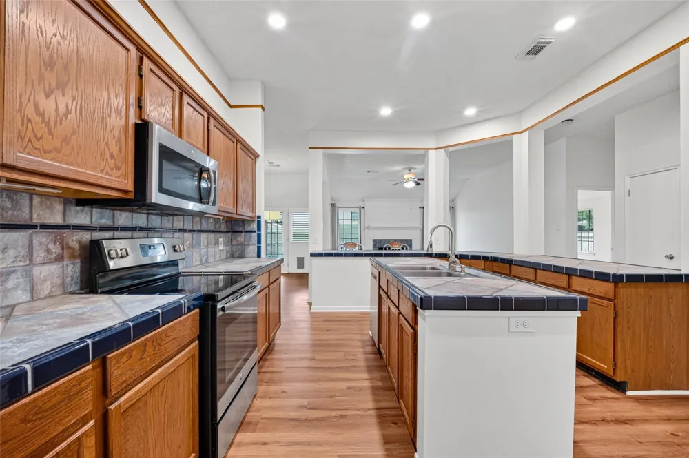 4802 Widerop Lane Friendswood, TX 77546