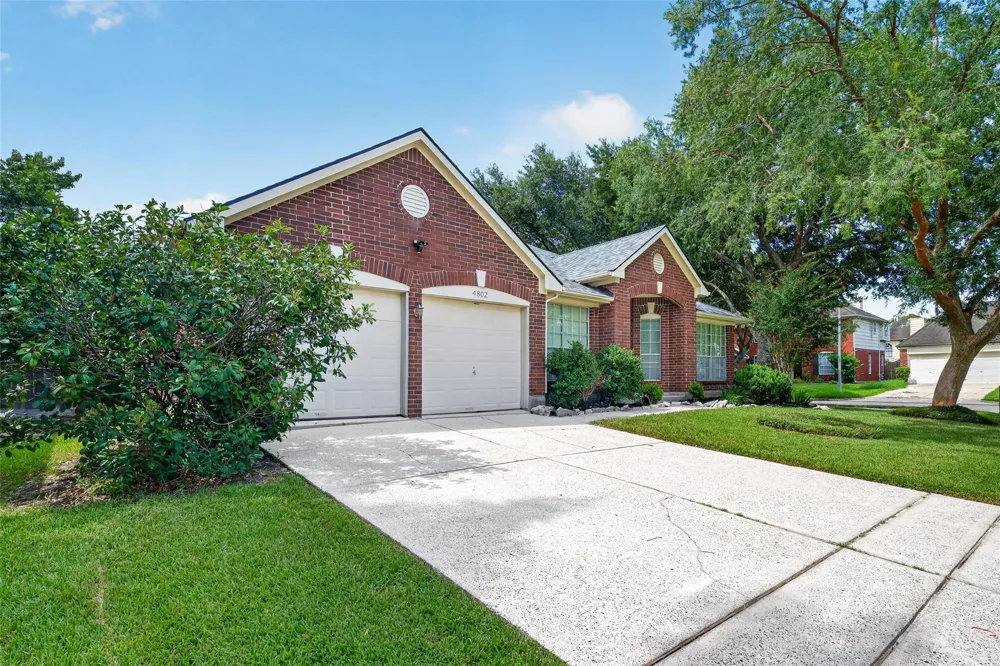 4802 Widerop Lane Friendswood, TX 77546