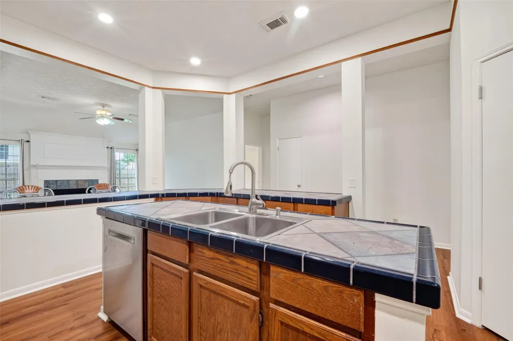 4802 Widerop Lane Friendswood, TX 77546