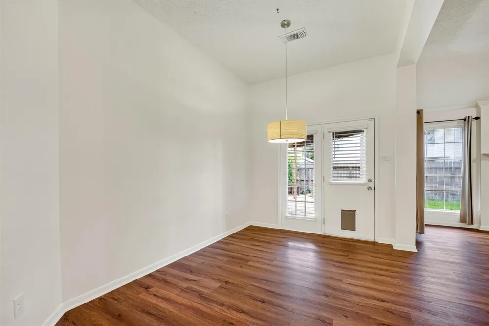 4802 Widerop Lane Friendswood, TX 77546