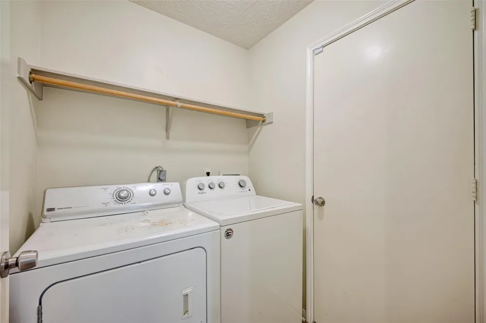 4802 Widerop Lane Friendswood, TX 77546