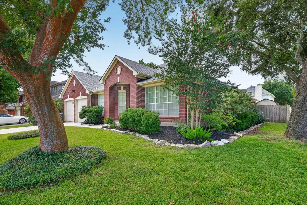 4802 Widerop Lane Friendswood, TX 77546