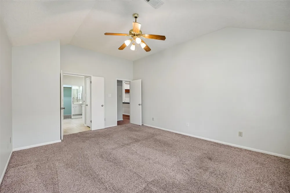 4802 Widerop Lane Friendswood, TX 77546