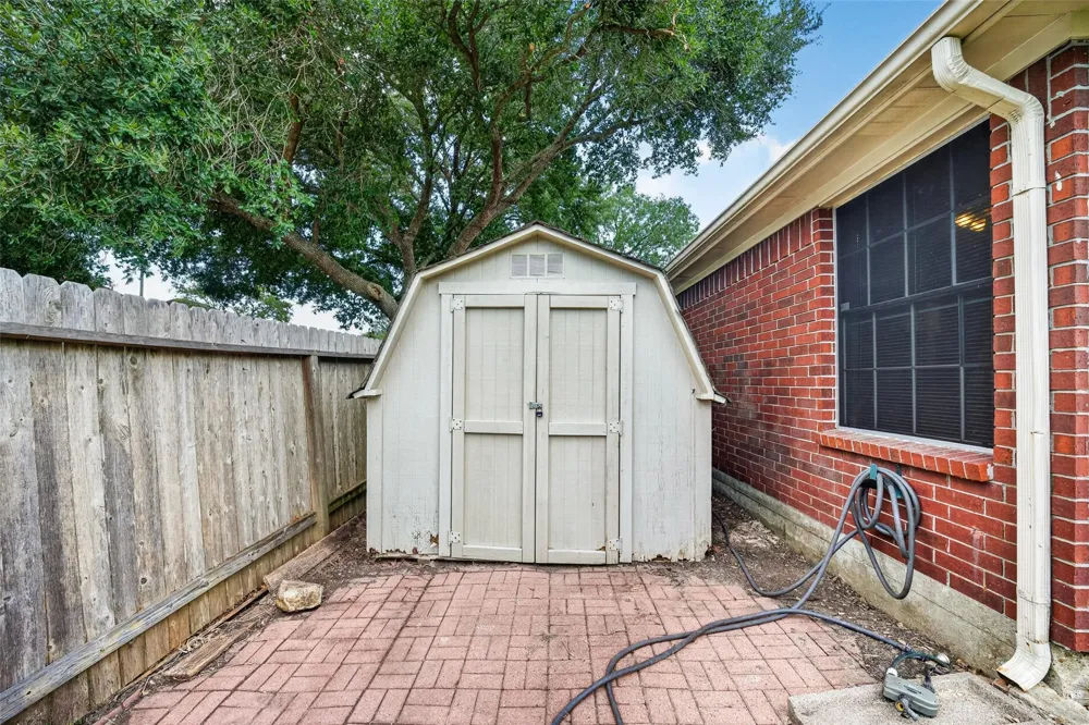 4802 Widerop Lane Friendswood, TX 77546