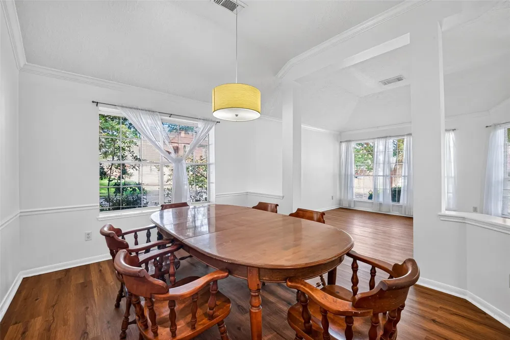 4802 Widerop Lane Friendswood, TX 77546