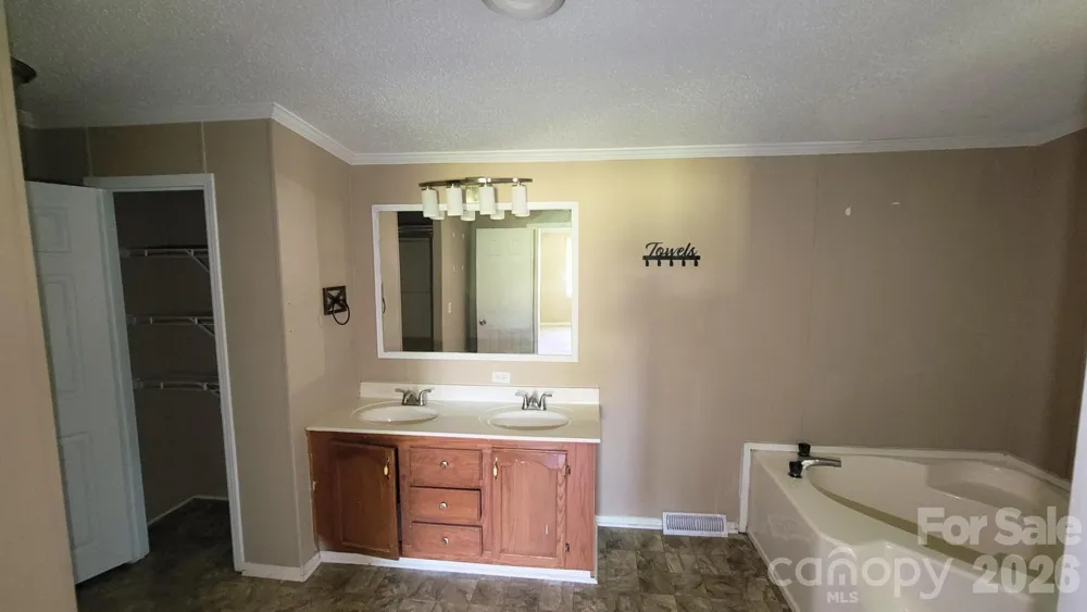 5401 Creek Run Court Bessemer City, NC 28086