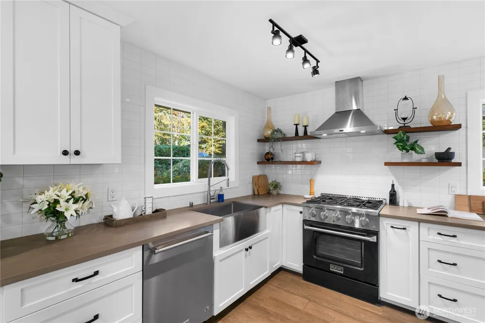 2422 126th Avenue NE Bellevue, WA 98005