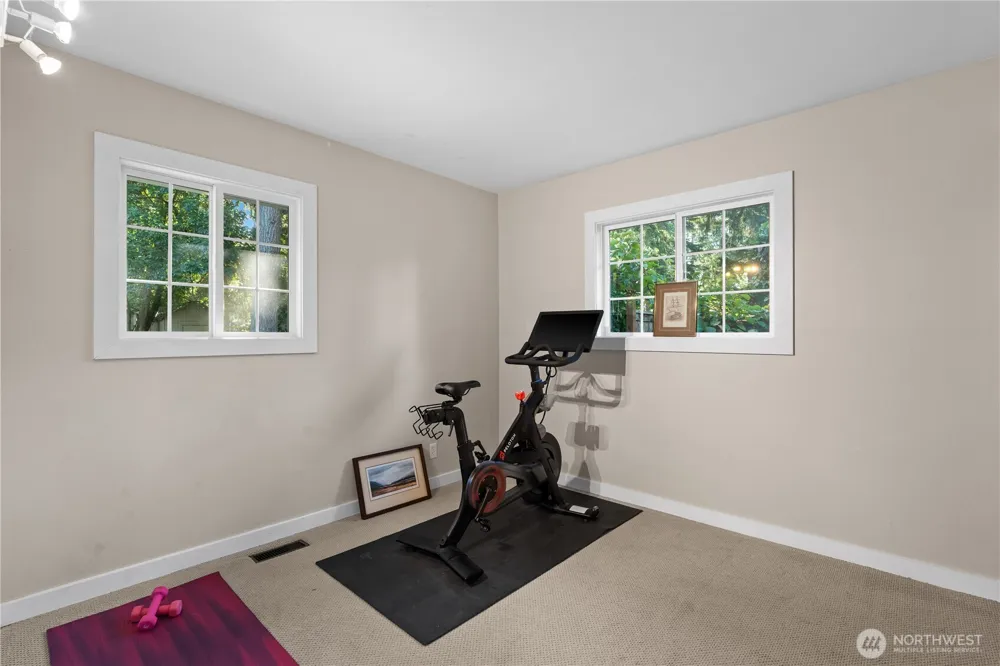 2422 126th Avenue NE Bellevue, WA 98005