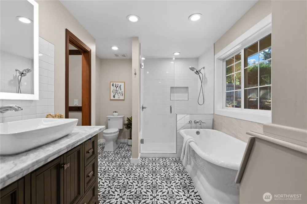 2422 126th Avenue NE Bellevue, WA 98005