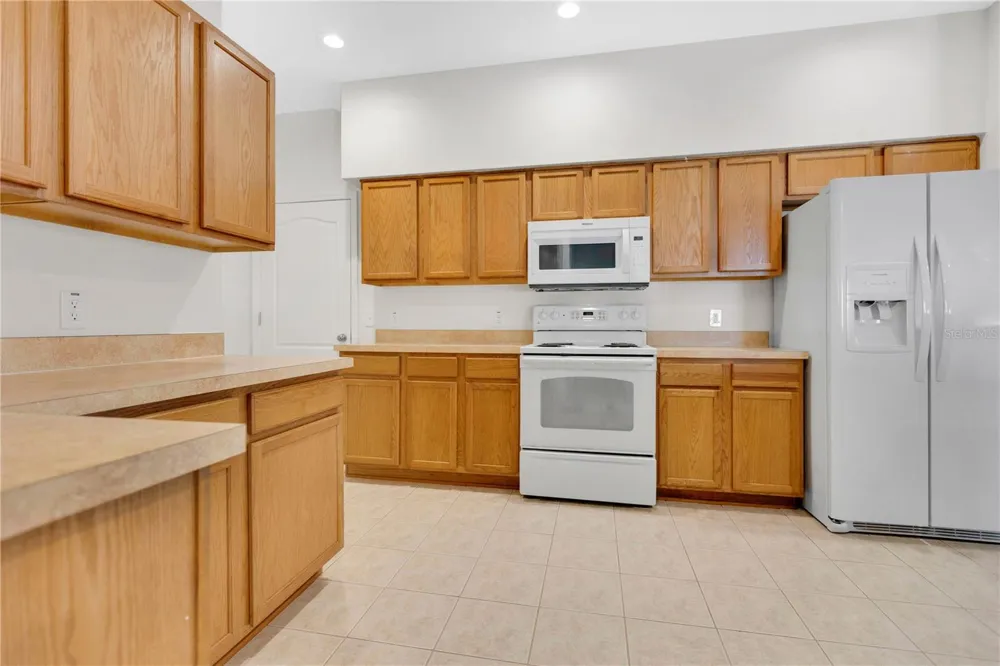 2541 PEEKSKILL ROAD Valrico, FL 33594