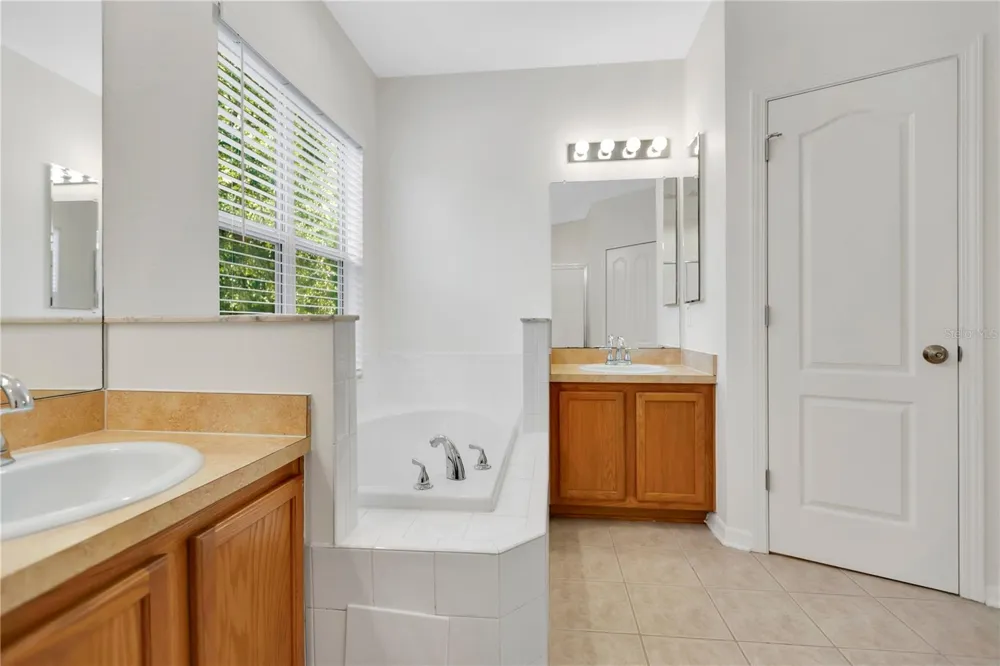2541 PEEKSKILL ROAD Valrico, FL 33594