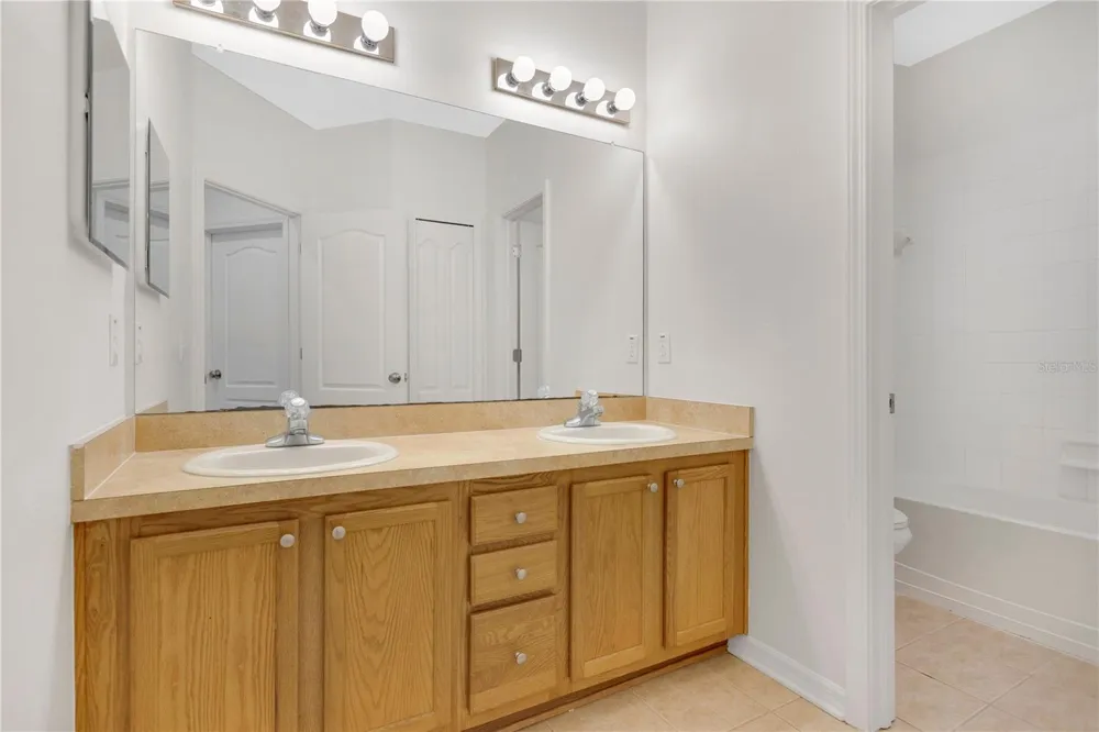 2541 PEEKSKILL ROAD Valrico, FL 33594