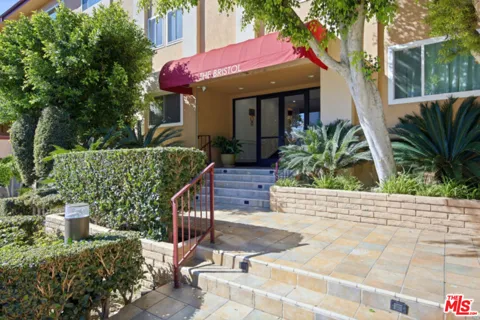 1121 Olive Drive