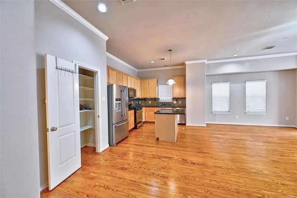5411 Kansas Street Houston, TX 77007