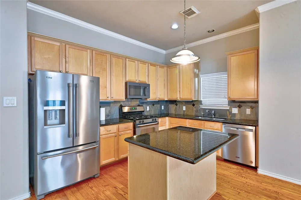 5411 Kansas Street Houston, TX 77007
