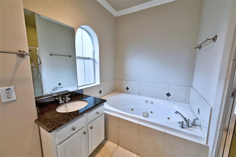 5411 Kansas Street Houston, TX 77007